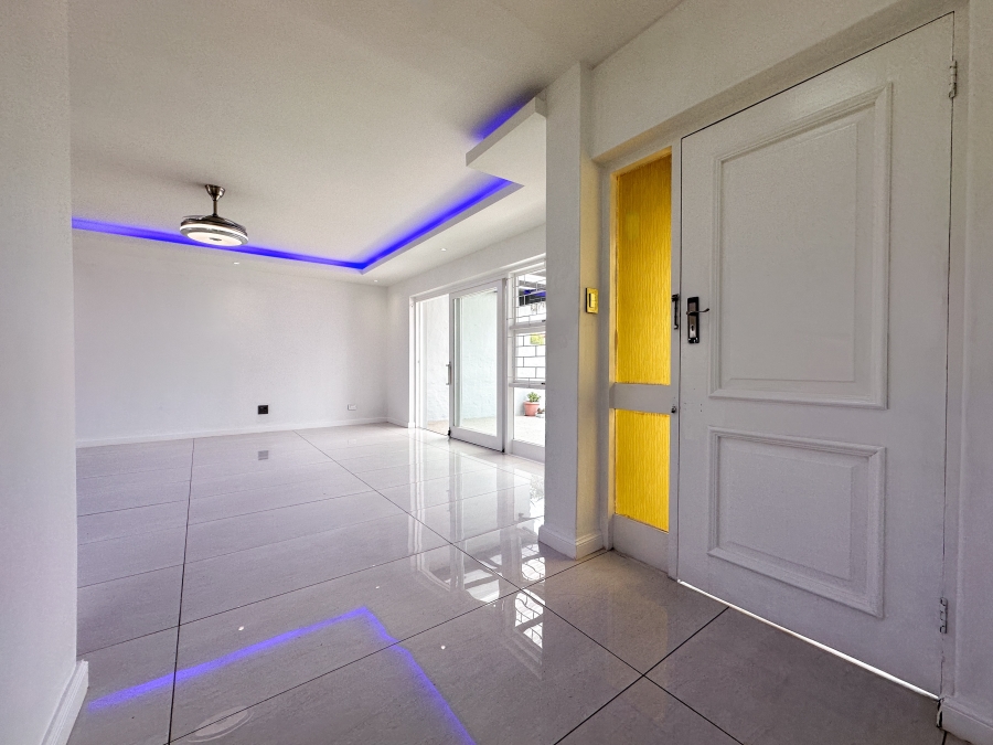 4 Bedroom Property for Sale in Bloubergrant Western Cape